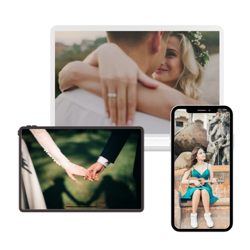 Composición visual con tres dispositivos: una laptop mostrando a una pareja abrazada, una tablet con la imagen de dos personas tomadas de la mano, y un smartphone con una joven sentada con vestido verde. Representa una colección de momentos especiales capturados digitalmente.